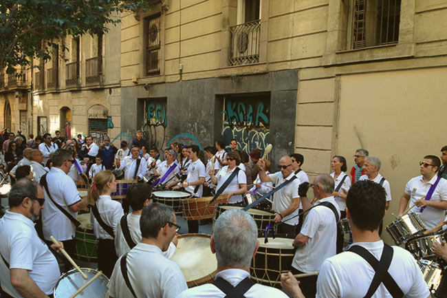 Street music during Sant Jordi in Barcelona